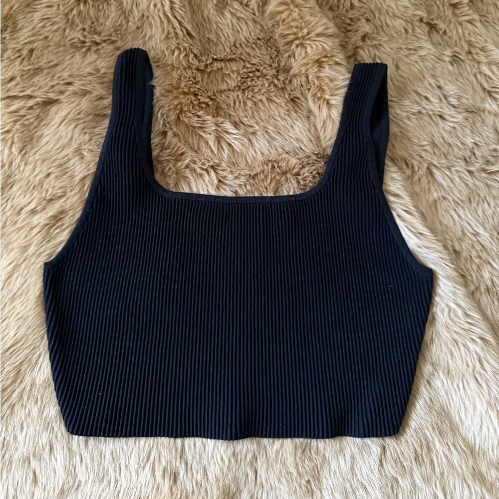 Aritzia (babaton) thick knit crop top size large